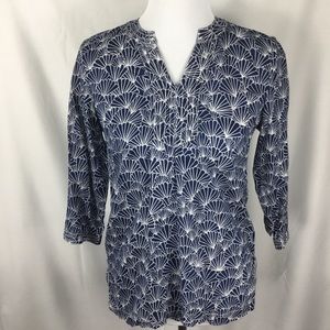 TALBOTS BLUE SHELL PRINT BLOUSE. SIZE P.‎